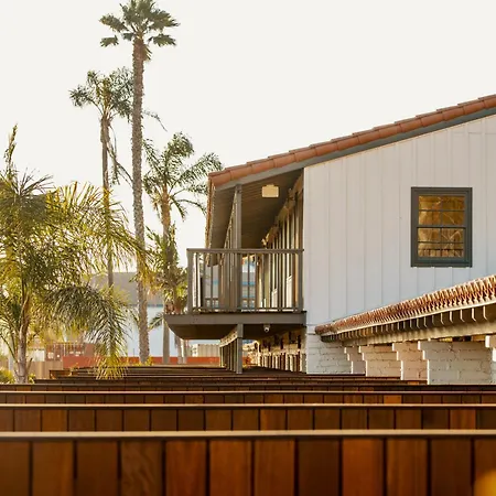 El Caminante Bar & Bungalows